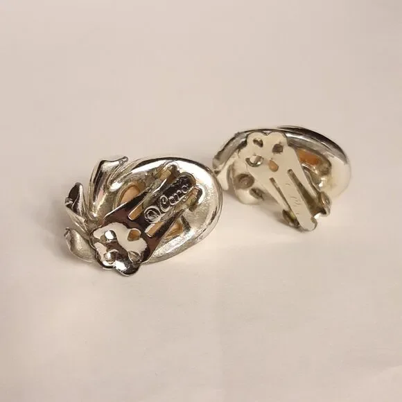 Vintage CORO Clip Earrings Beige Silver Tone Signed Thermoset Moonglow 50's 60's - Picture 5 of 5